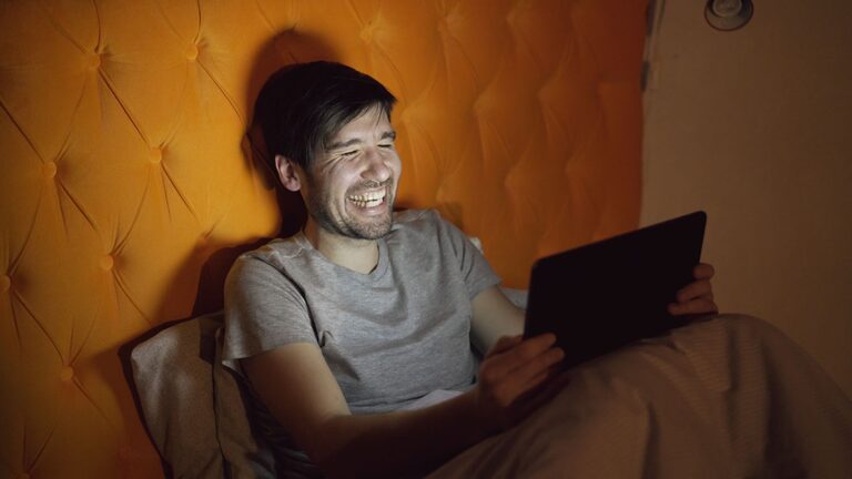 Ways to Reduce Screen Glare and Improve Device Comfort